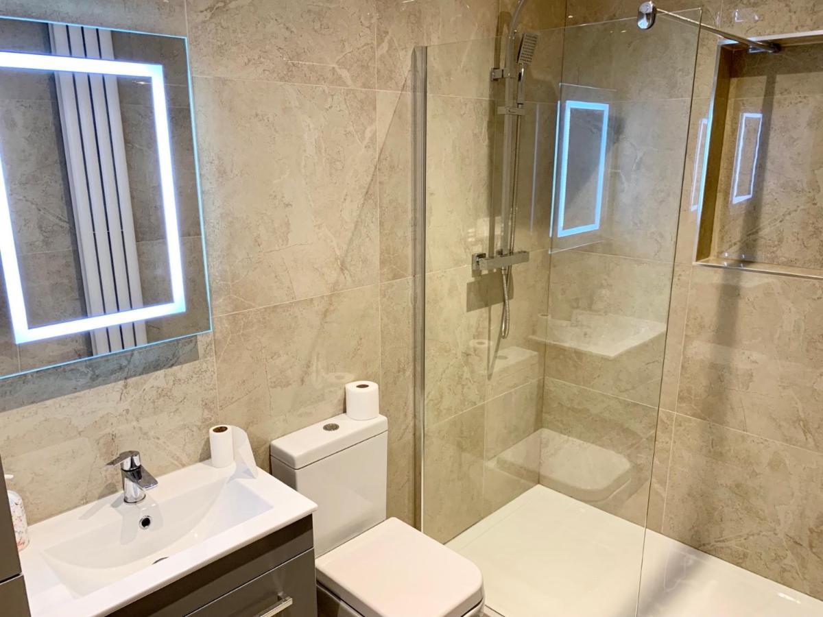 Modern 2 Bedroom Apartment With Private Garden Near Canary Wharf ลอนดอน ภายนอก รูปภาพ