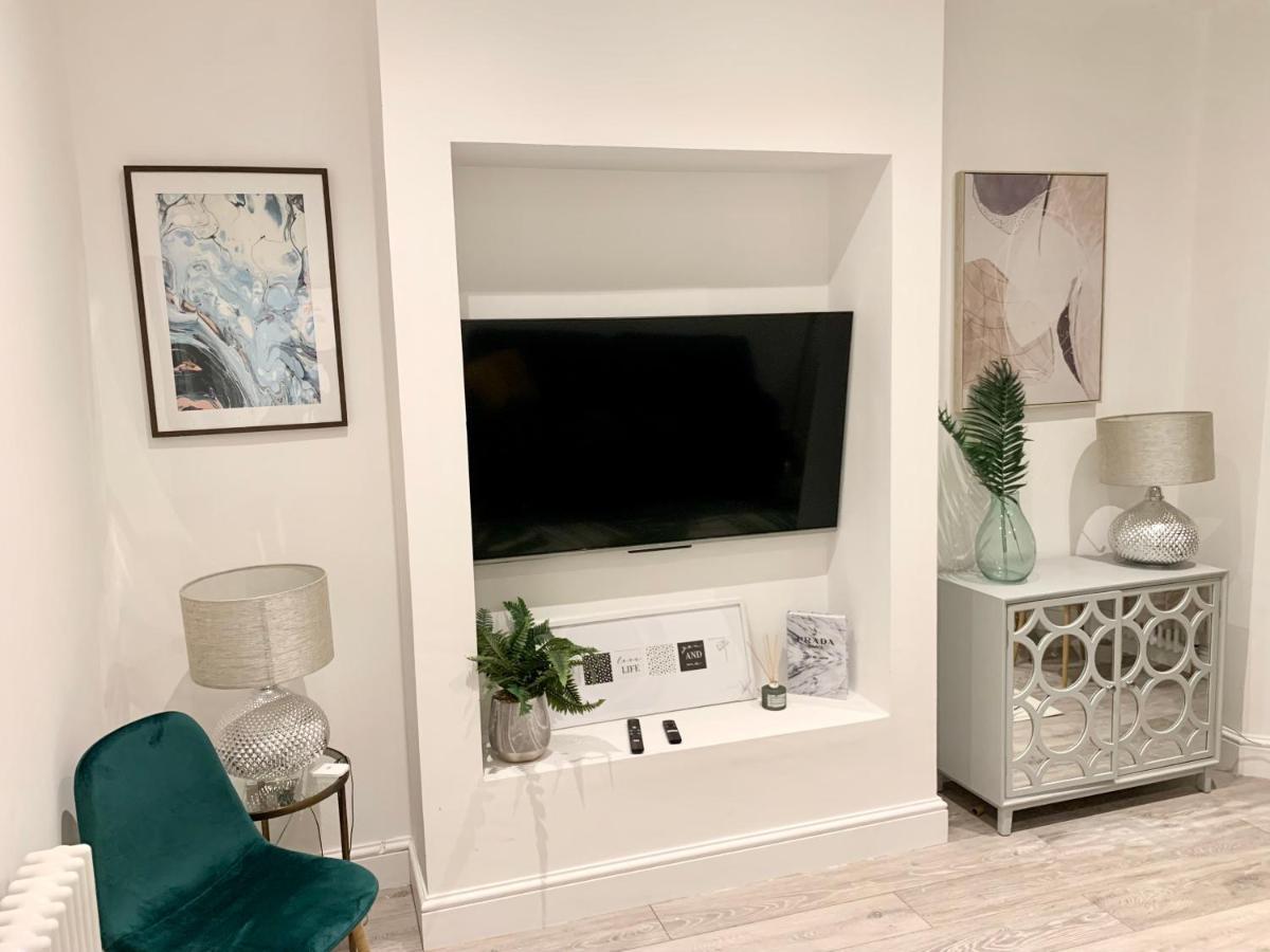 Modern 2 Bedroom Apartment With Private Garden Near Canary Wharf ลอนดอน ภายนอก รูปภาพ
